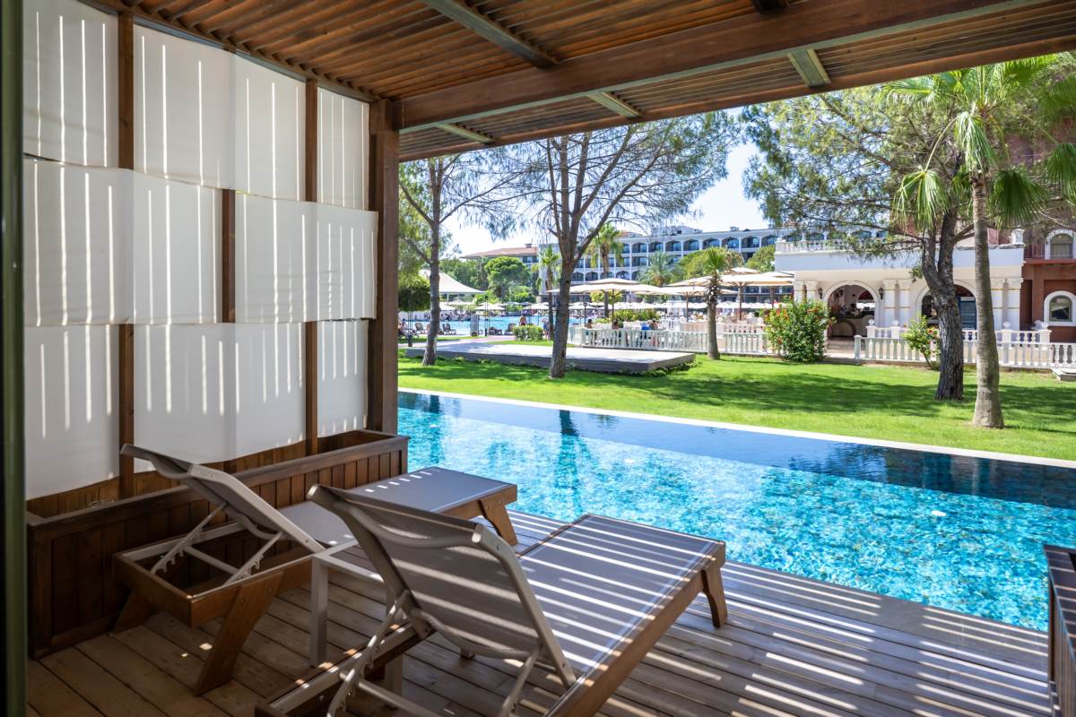 Swim Up Suite
